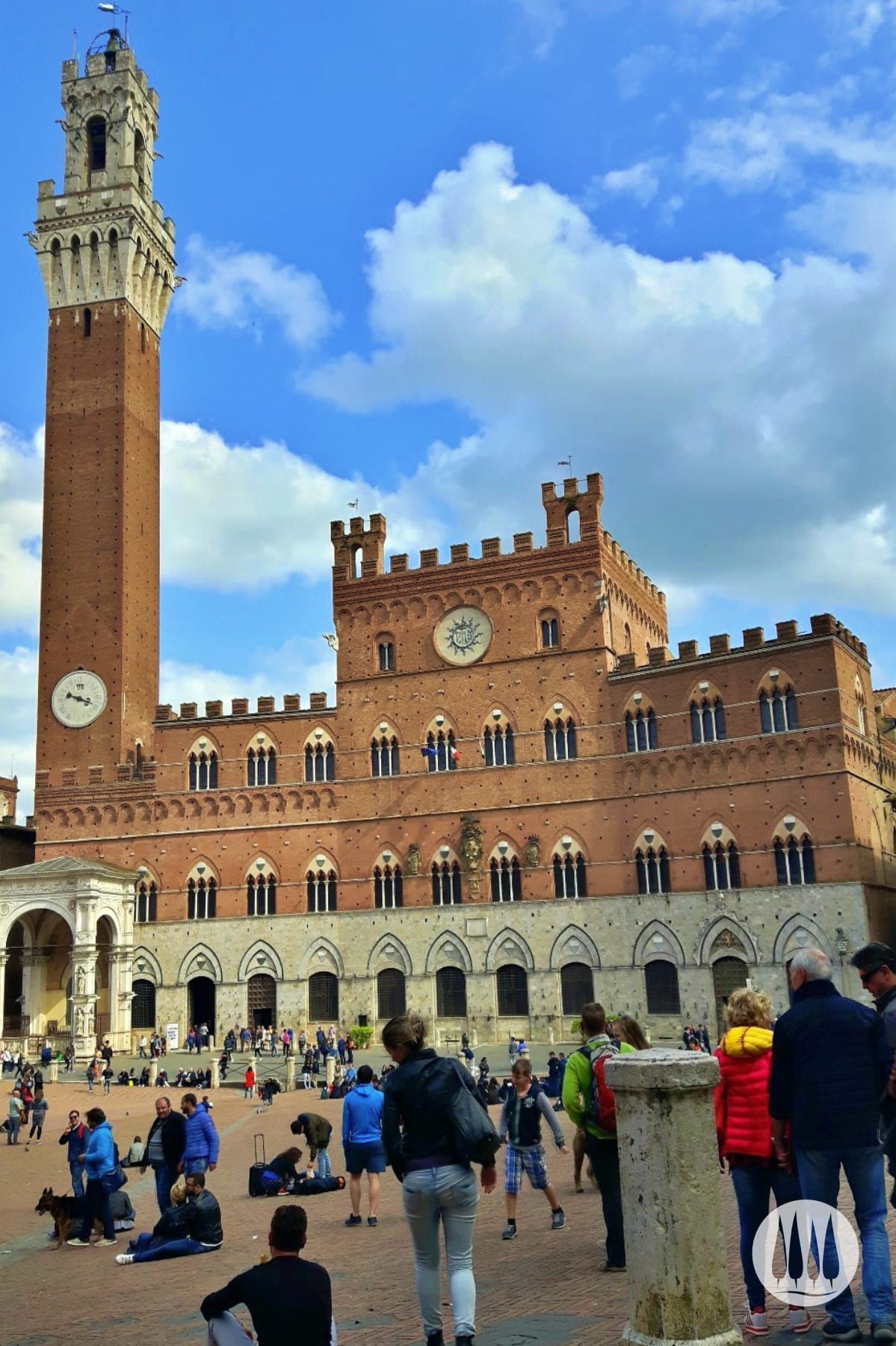 Piazza del campo/Siena mit Rathaus 